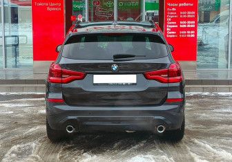 Подержанный автомобиль BMW X3 2020 года (6 фото)