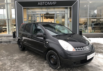 Подержанный автомобиль Nissan Note 2007 года (3 фото)