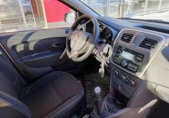 Подержанный автомобиль Renault Logan Sedan 2016 года (13 фото)