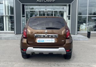 Подержанный автомобиль Renault Duster 2016 года (6 фото)