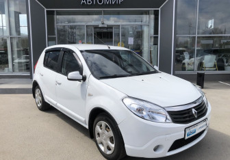 Подержанный автомобиль Renault Sandero 2013 года (3 фото)