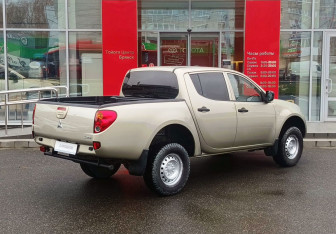 Подержанный автомобиль Mitsubishi L200 2011 года (5 фото)
