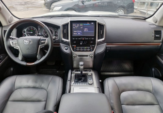 Подержанный автомобиль Toyota Land Cruiser Suv 2016 года (14 фото)