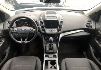 Подержанный автомобиль Ford Kuga 2017 года (10 фото)