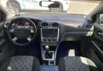 Подержанный автомобиль Ford Focus Sedan 2008 года (10 фото)