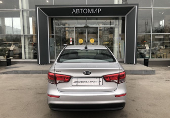 Подержанный автомобиль Kia Rio Sedan 2017 года (6 фото)