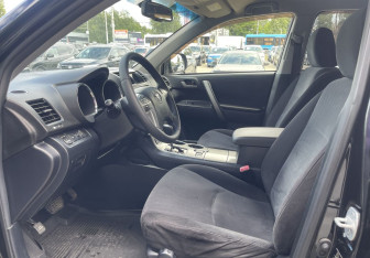 Подержанный автомобиль Toyota Highlander 2013 года (9 фото)