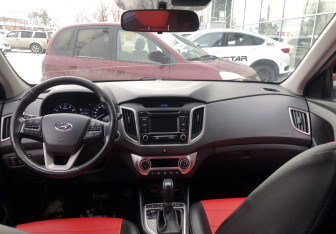 Подержанный автомобиль Hyundai Creta 2018 года (10 фото)