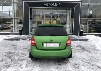 Подержанный автомобиль Skoda Fabia Hatchback 2011 года (6 фото)