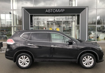 Подержанный автомобиль Nissan X-Trail 2015 года (4 фото)