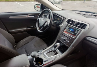 Подержанный автомобиль Ford Mondeo Sedan 2015 года (14 фото)