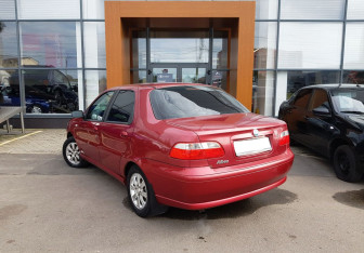 Подержанный автомобиль Fiat Albea 2007 года (7 фото)