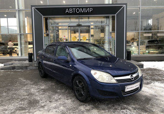 Подержанный автомобиль Opel Astra Sedan 2008 года (3 фото)