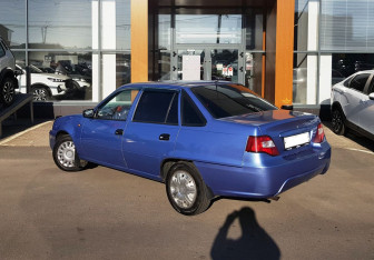 Подержанный автомобиль Daewoo Nexia Sedan 2008 года (7 фото)