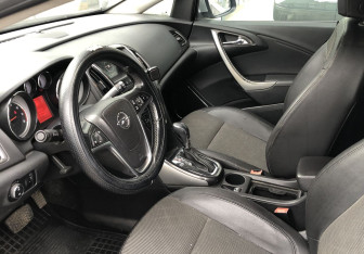 Подержанный автомобиль Opel Astra Hatchback 2010 года (9 фото)