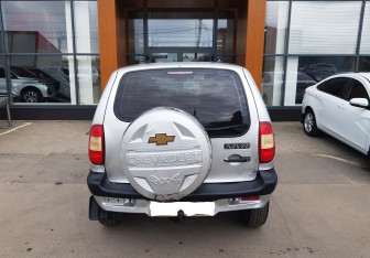 Подержанный автомобиль Chevrolet Niva 2007 года (6 фото)