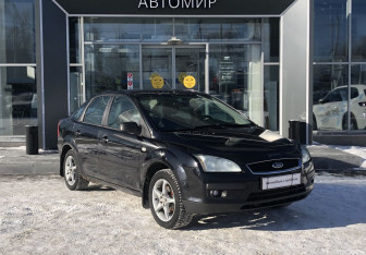 Подержанный автомобиль Ford Focus Sedan 2005 года (3 фото)