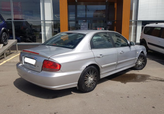 Подержанный автомобиль Hyundai Sonata 2006 года (5 фото)
