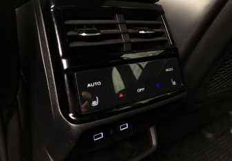 Подержанный автомобиль Geely Monjaro 2023 года (19 фото)