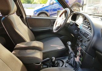 Подержанный автомобиль Chevrolet Niva 2010 года (9 фото)