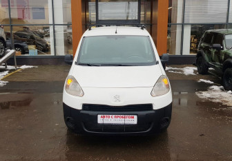 Подержанный автомобиль Peugeot Partner 2013 года (2 фото)