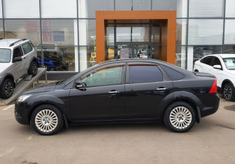 Подержанный автомобиль Ford Focus Sedan 2011 года (8 фото)