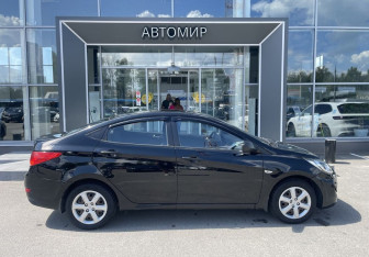 Подержанный автомобиль Hyundai Solaris Sedan 2013 года (4 фото)