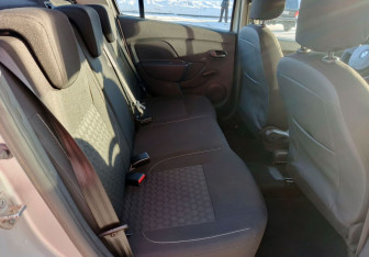 Подержанный автомобиль Renault Logan Sedan 2016 года (15 фото)