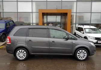 Подержанный автомобиль Opel Zafira Compactvan 2012 года (4 фото)