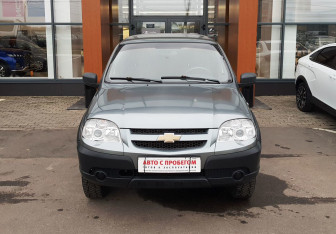 Подержанный автомобиль Chevrolet Niva 2016 года (2 фото)