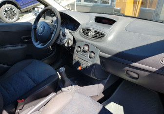 Подержанный автомобиль Renault Clio Hatchback 2008 года (9 фото)