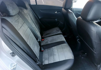 Подержанный автомобиль Kia Rio Hatchback 2018 года (16 фото)