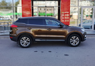 Подержанный автомобиль Geely Atlas 2019 года (4 фото)