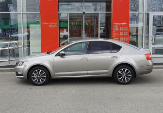 Подержанный автомобиль Skoda Octavia Liftback 2019 года (8 фото)