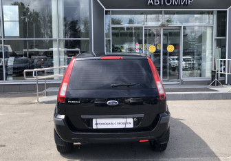 Подержанный автомобиль Ford Fusion 2007 года (6 фото)