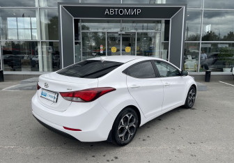Подержанный автомобиль Hyundai Elantra Sedan 2014 года (5 фото)