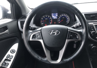 Подержанный автомобиль Hyundai Solaris Sedan 2016 года (12 фото)