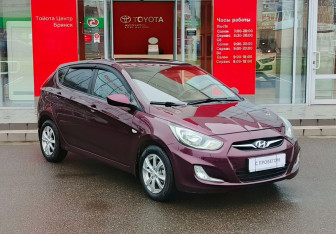 Подержанный автомобиль Hyundai Solaris Hatchback 2011 года (3 фото)