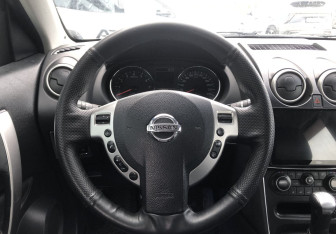 Подержанный автомобиль Nissan Qashqai 2012 года (12 фото)