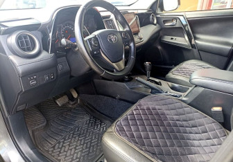 Подержанный автомобиль Toyota RAV4 2013 года (14 фото)