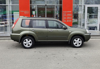 Подержанный автомобиль Nissan X-Trail 2004 года (4 фото)