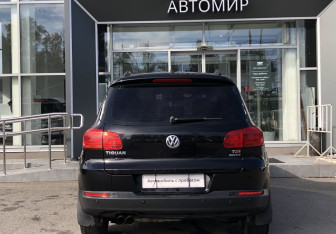 Подержанный автомобиль Volkswagen Tiguan 2013 года (6 фото)