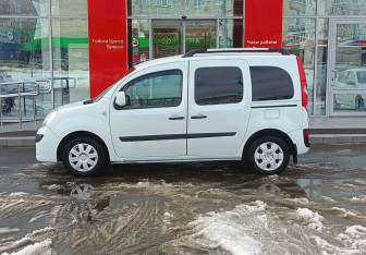 Подержанный автомобиль Renault Kangoo 2010 года (8 фото)