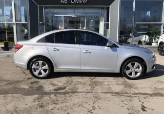 Подержанный автомобиль Chevrolet Cruze Sedan 2011 года (4 фото)