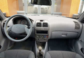 Подержанный автомобиль Hyundai Accent Sedan 2008 года (11 фото)