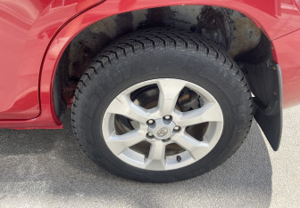 Подержанный автомобиль Toyota RAV4 2010 года (15 фото)