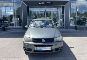Подержанный автомобиль Fiat Albea 2011 года (2 фото)