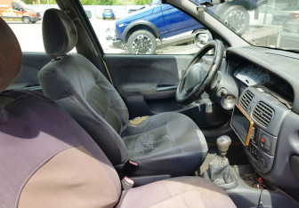 Подержанный автомобиль Renault Megane Wagon 2003 года (8 фото)