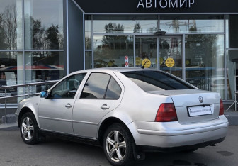 Подержанный автомобиль Volkswagen Bora Sedan 1998 года (7 фото)