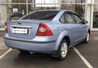 Подержанный автомобиль Ford Focus Sedan 2006 года (5 фото)